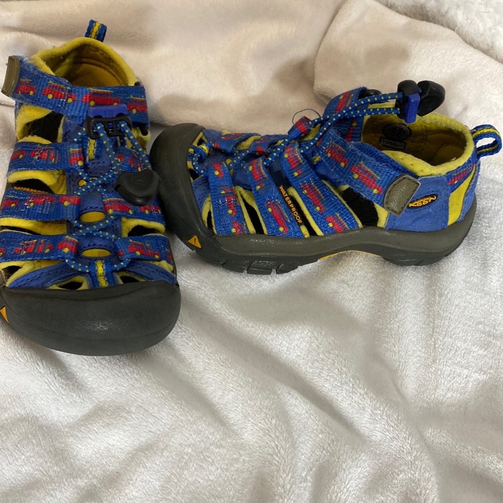Keen waterproof boys sandals shoes